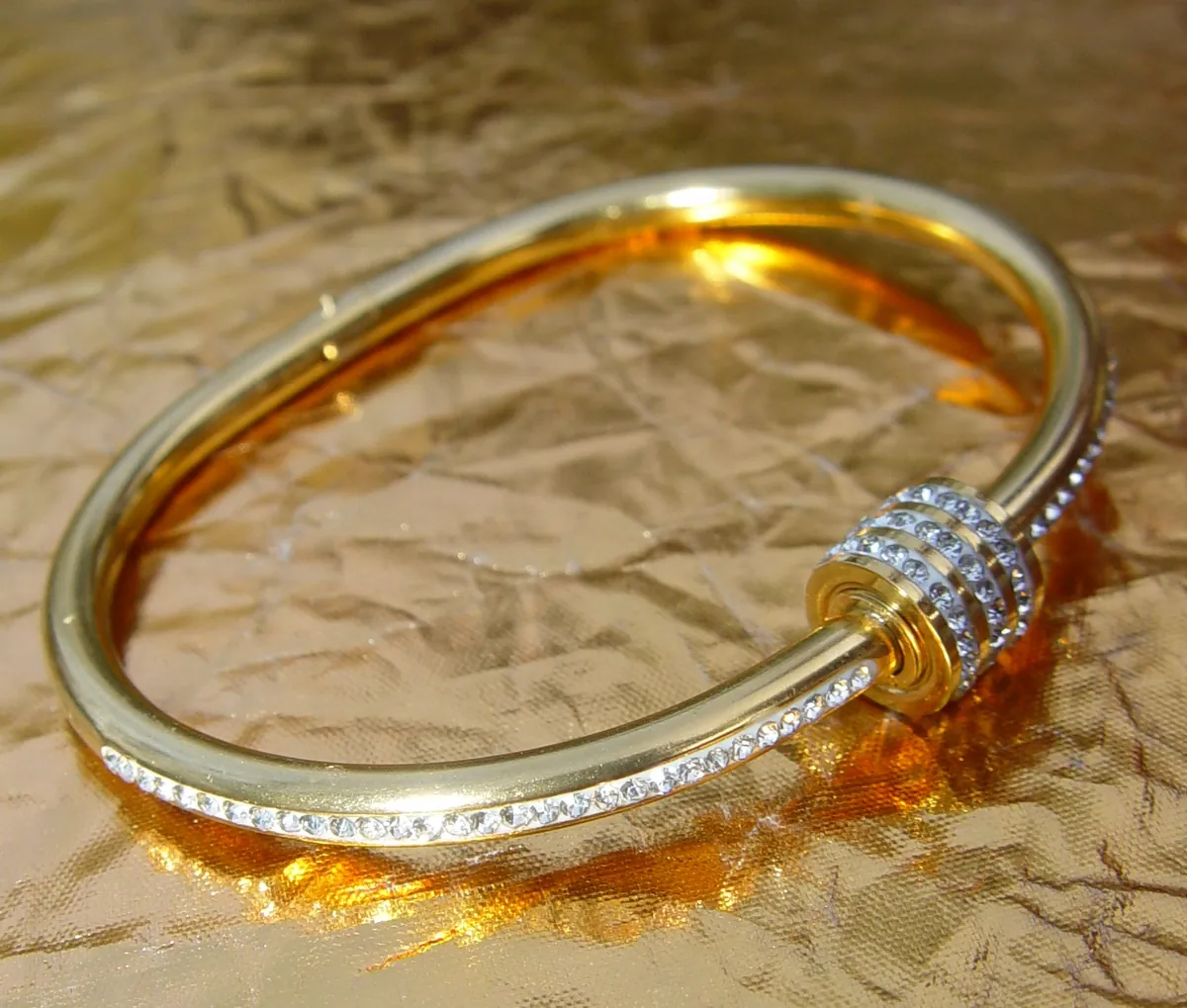 Aira — gold
