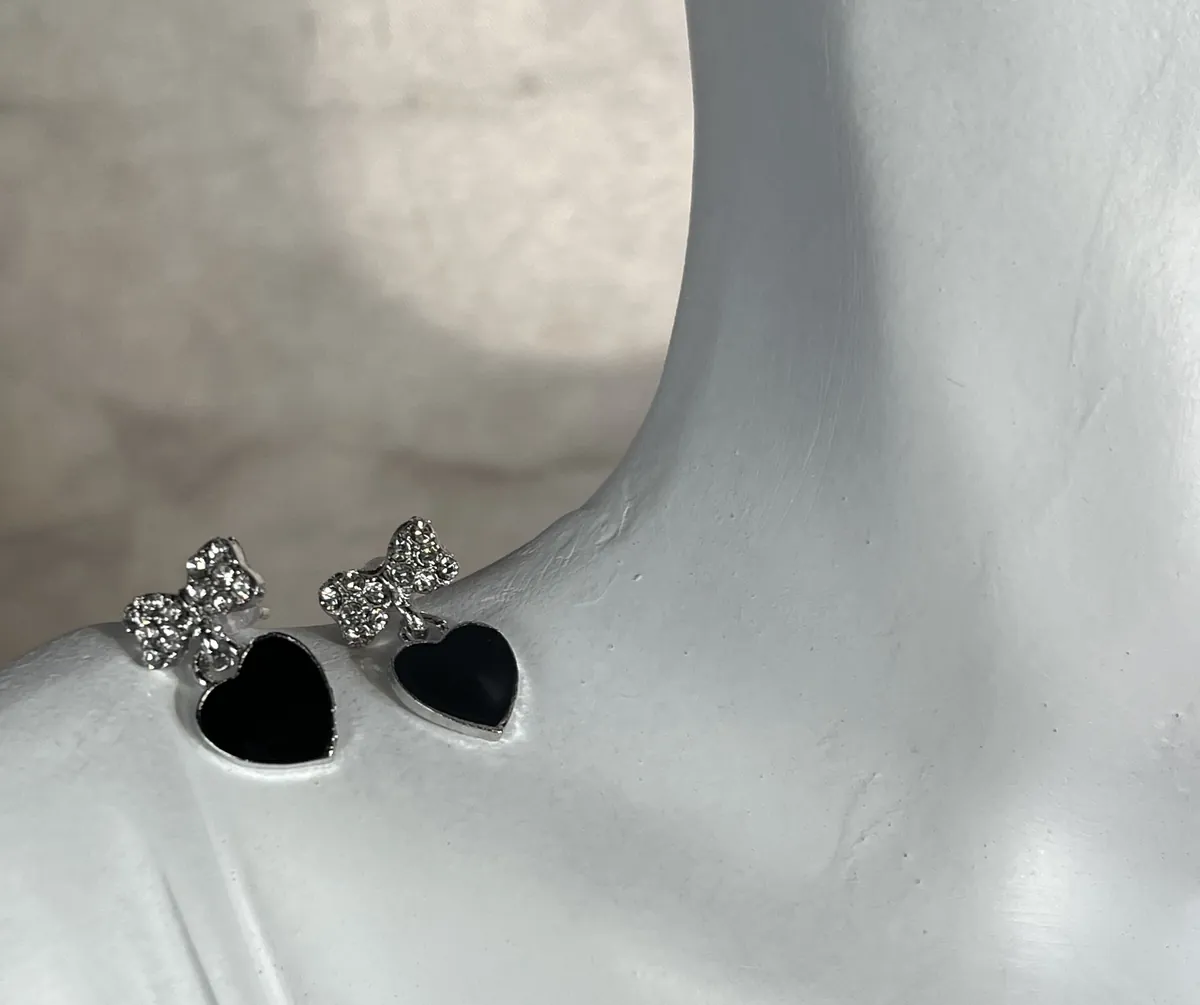 Noir bow heart – 2η