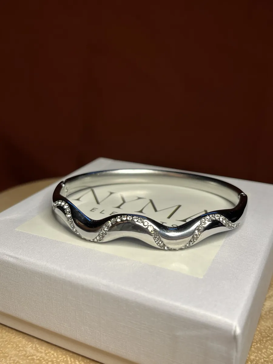 Nua — silver